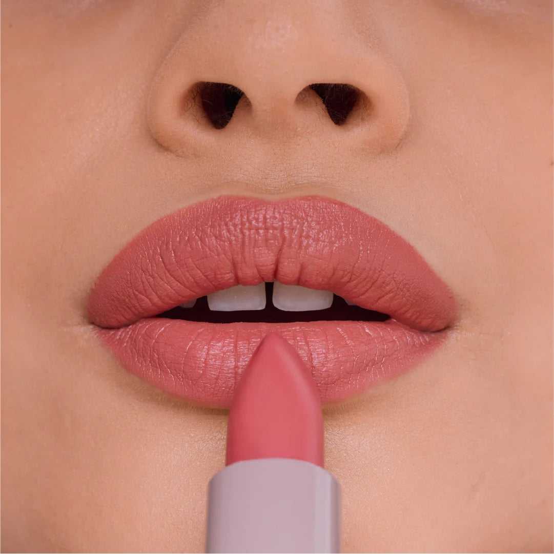 Maybelline Serum Lipstick, Hydrating Lip Makeup with 8HRs of Lip Plumping Moisture with Hyaluronic Acid + Oil Blend