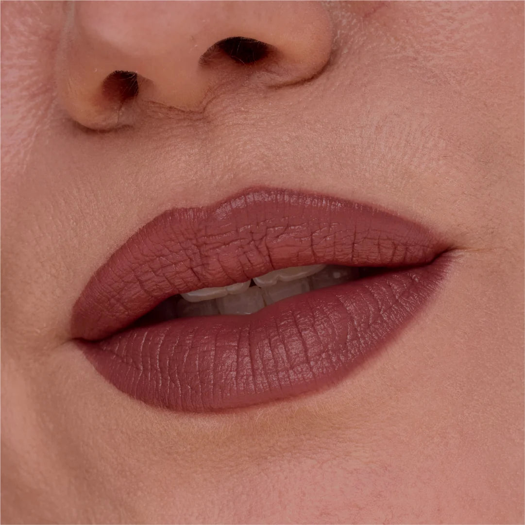 Maybelline Serum Lipstick, Hydrating Lip Makeup with 8HRs of Lip Plumping Moisture with Hyaluronic Acid + Oil Blend