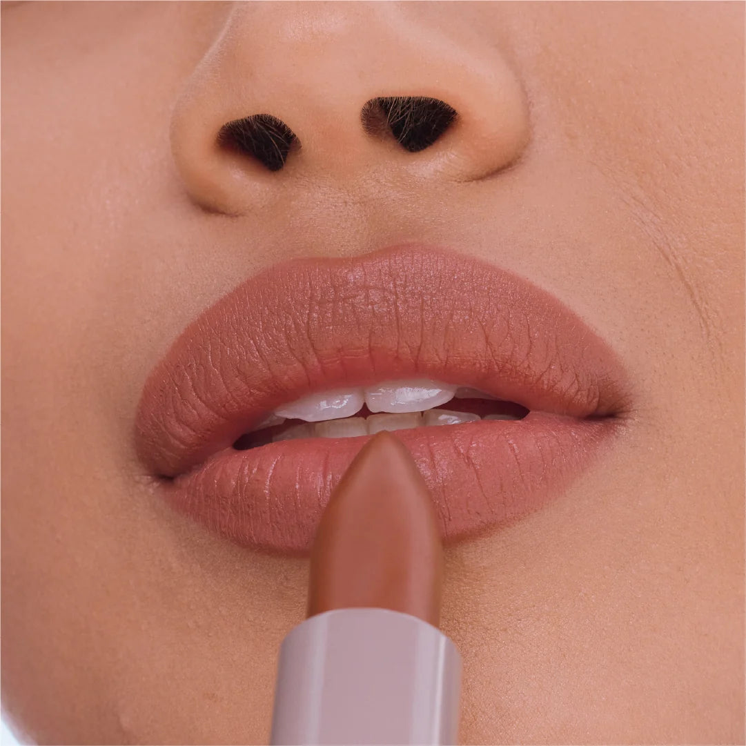 Maybelline Serum Lipstick, Hydrating Lip Makeup with 8HRs of Lip Plumping Moisture with Hyaluronic Acid + Oil Blend