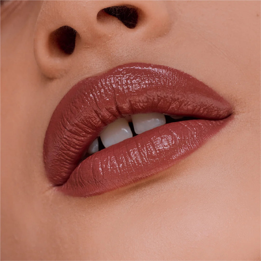 Maybelline Serum Lipstick, Hydrating Lip Makeup with 8HRs of Lip Plumping Moisture with Hyaluronic Acid + Oil Blend