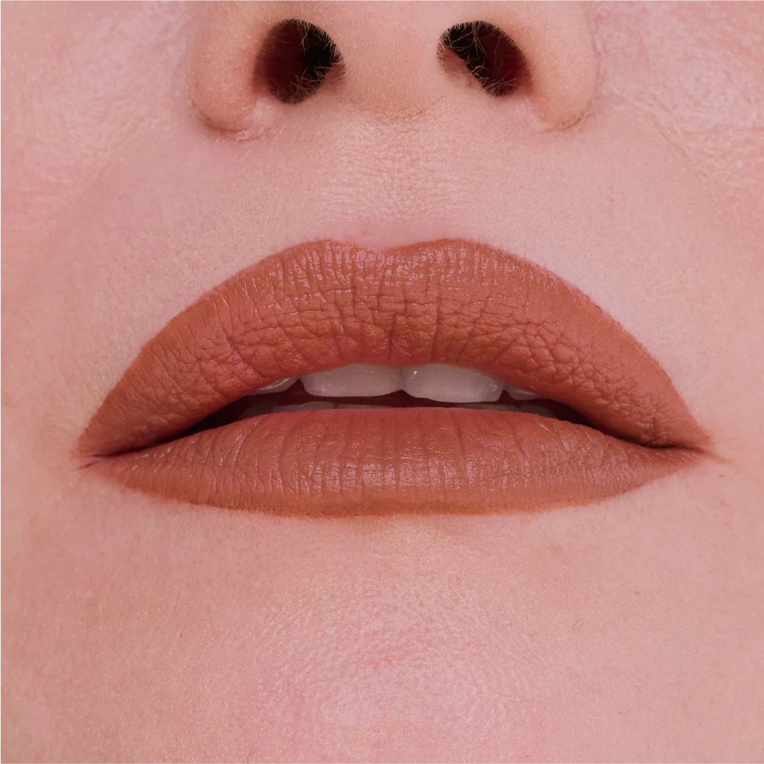 Maybelline Serum Lipstick, Hydrating Lip Makeup with 8HRs of Lip Plumping Moisture with Hyaluronic Acid + Oil Blend